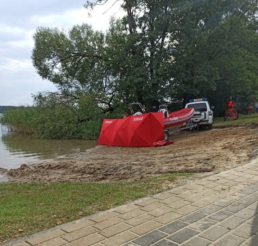 Lubelskie: 76-latek utonął w jeziorze Białym. To 15 ofiara wody w województwie lubelskim w tym sezonie!