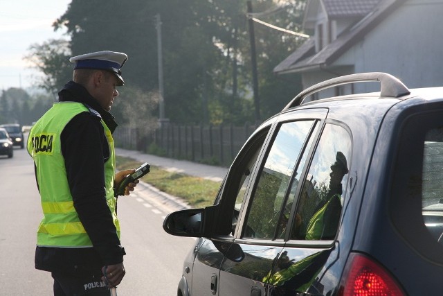 Przez cały weekend radomscy policjanci kontrolowali trzeźwość kierowców na drogach.