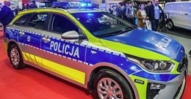 Policyjne radiowozy będą bardziej widoczne. Premiera nowego oznakowania odbędzie się w Kielcach. Zobaczcie zdjęcia