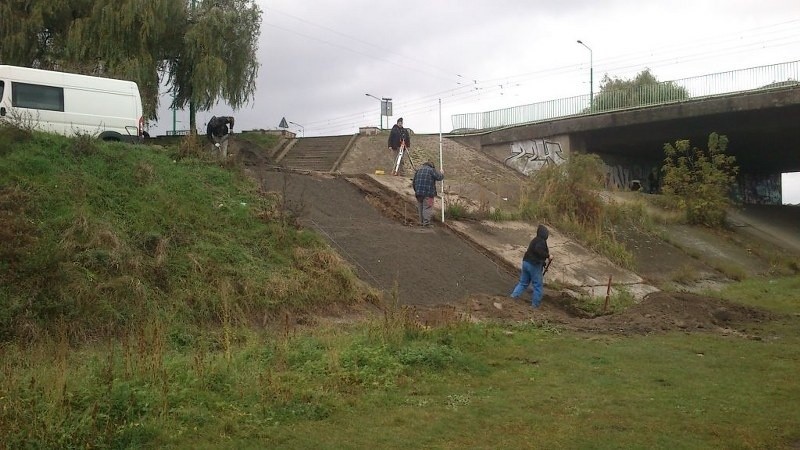 Chwaliszewo: Trwa remont schodów nad Wartę [ZOBACZ ZDJĘCIA]