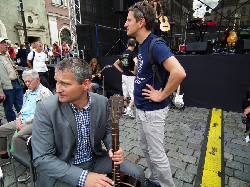 Happening gitarowy na Starym Rynku. Gitarzyści zagrali...