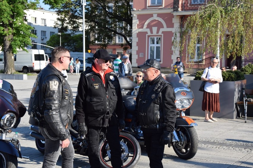 Tłumy na paradzie w Alejach. Częstochowa stolicą jazzu...