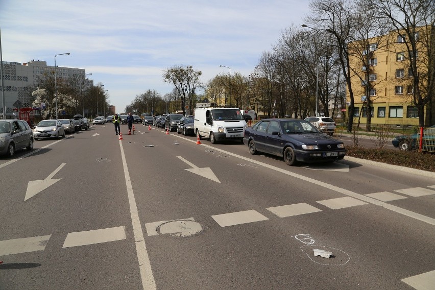 Wypadek BMW na ulicy Zwierzynieckiej w Białymstoku. Kierowca...