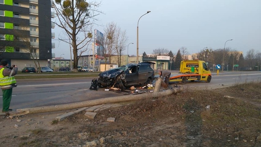 Pijany kierowca bmw-x-5 zanim zakończył rajd na ulicy...