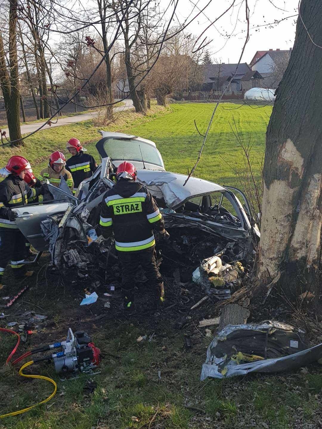 Śmiertelny wypadek w Broniszowie. Samochód uderzył w