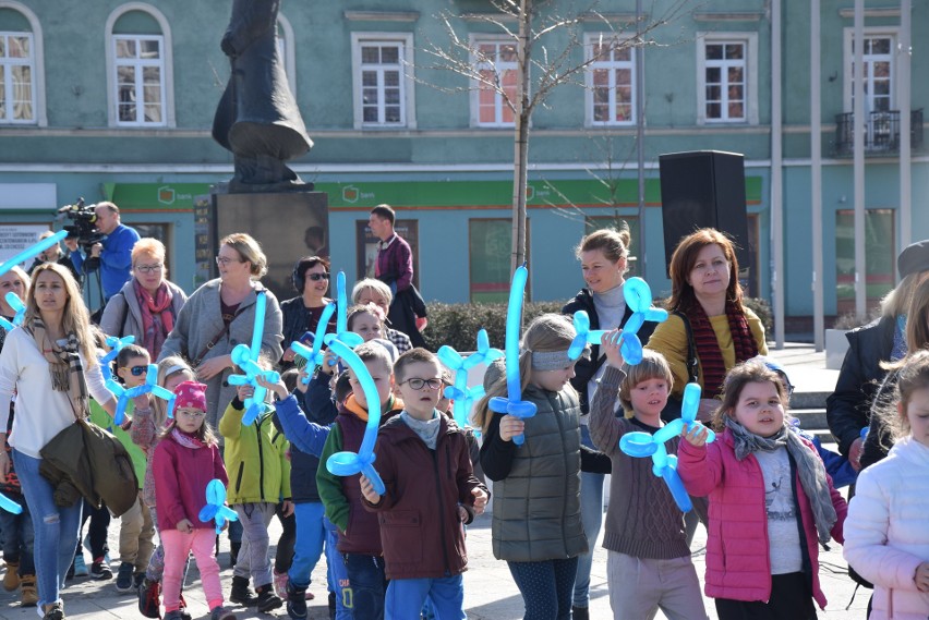 „Przystanek autyzm” to happening w Dzień Autyzmu na placu...