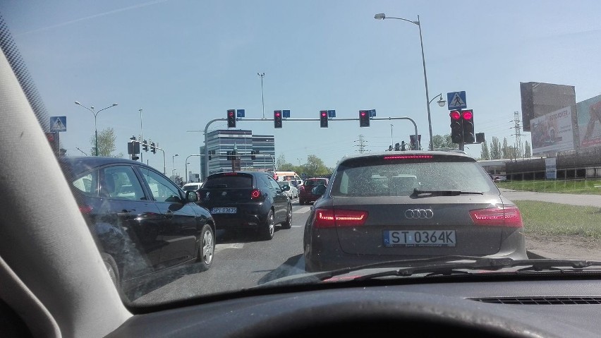 Katowice: trzy wypadki na DTŚ. Wielkie korki na Drogowej Trasie Średnicowej. Zablokowany tunel w kierunku Sosnowca
