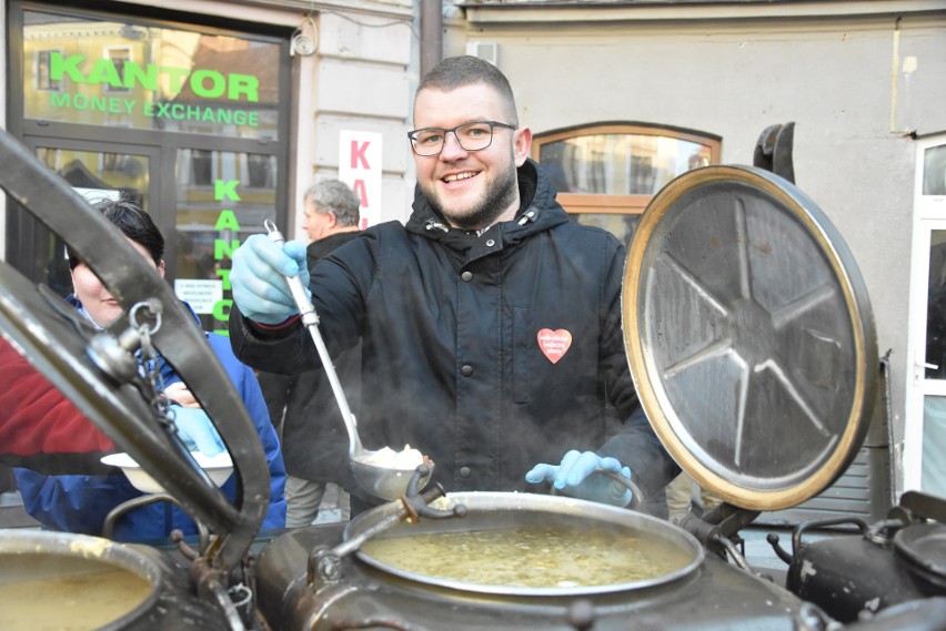 WOŚP 2020 Tarnów. Smaczny żurek i pokazy ratownictwa na Placu Kazimierza [ZDJĘCIA]