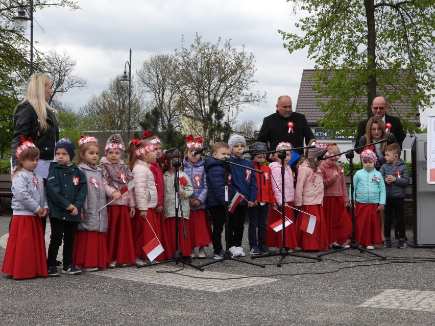 Obchody 232. rocznicy uchwalenia Konstytucji 3 Maja w Skaryszewie. Uroczystości w kościele i pod pomnikiem