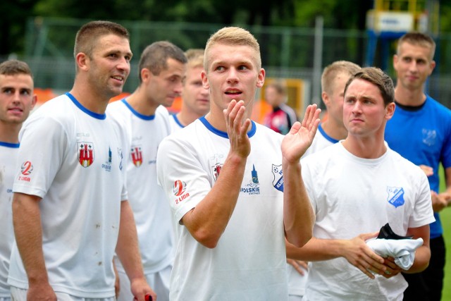 Oby w sobotę około godz. 15.00 nastroje naszych zawodników były podobne. Na pierwszym planie Marcin Tomaszewski, który być może zagra w podstawowym składzie MKS-u na lewej obronie.