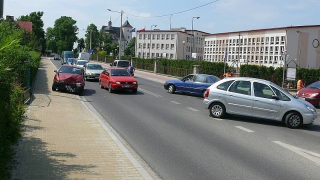Po kolizji na skrzyżowaniu ulic Langiewicza i Wschodniej w Staszowie.