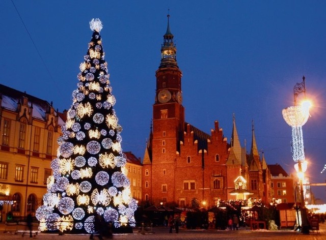 Srebrno-niebieska choinka zagościła na wrocławskim Rynku już rok temu