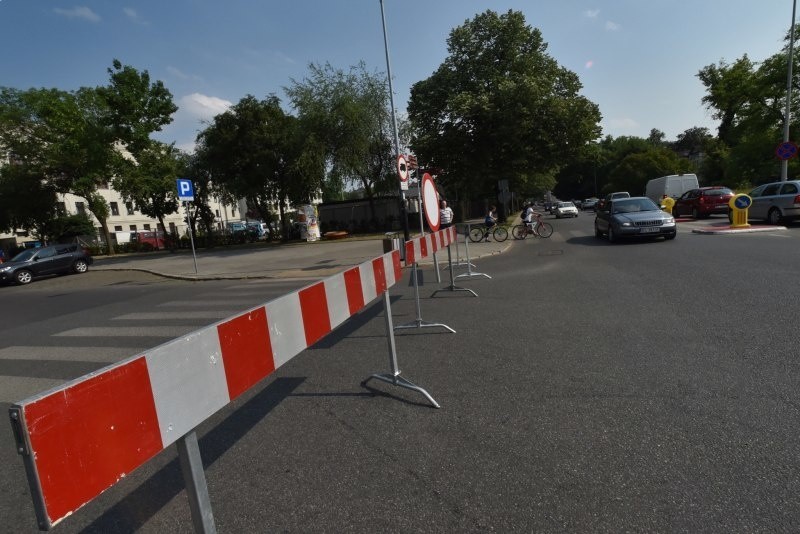 Giigantyczne korki na ul. Wólczańskiej: Zamknęli ulicę, na...