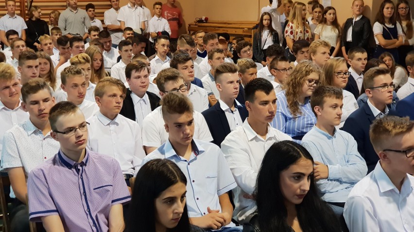 Rozpoczęcie roku szkolnego 2019/2020 w Strzelcach Opolskich. CKZiU, PSP nr 2, PSP nr 4 [GALERIA]