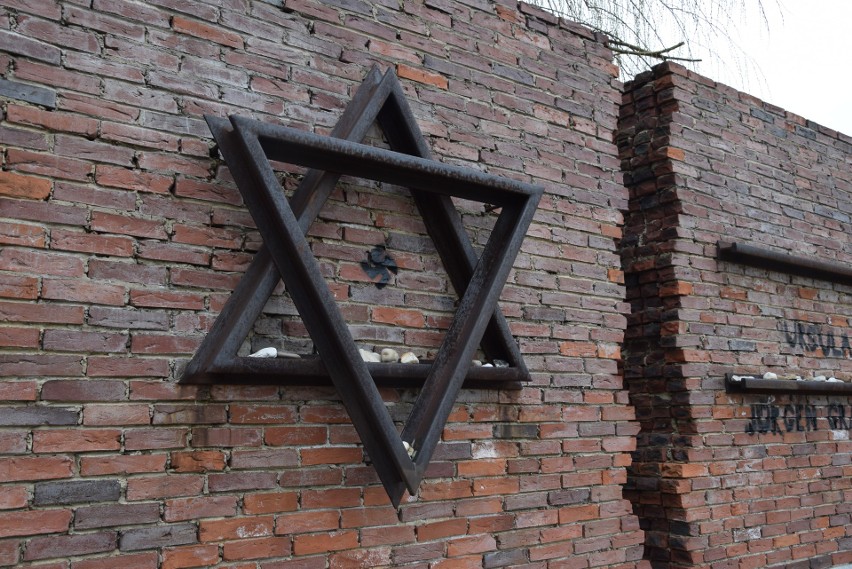 Nazistowskie symbole na Pomniku Pamięci Żydów w Częstochowie...
