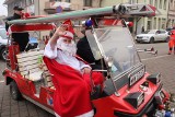 Święty Mikołaj przybył na dobczycki rynek spotkać się z mieszkańcami. Czekał na niego tłum 