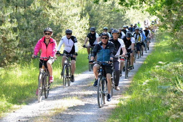 Po drodze rowerzyści mijali malownicze tereny powiatu stalowowolskiego