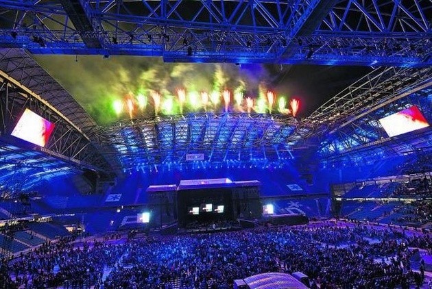 Tak wyglądał pokaz pirotechniki podczas otwarcia stadionu po...