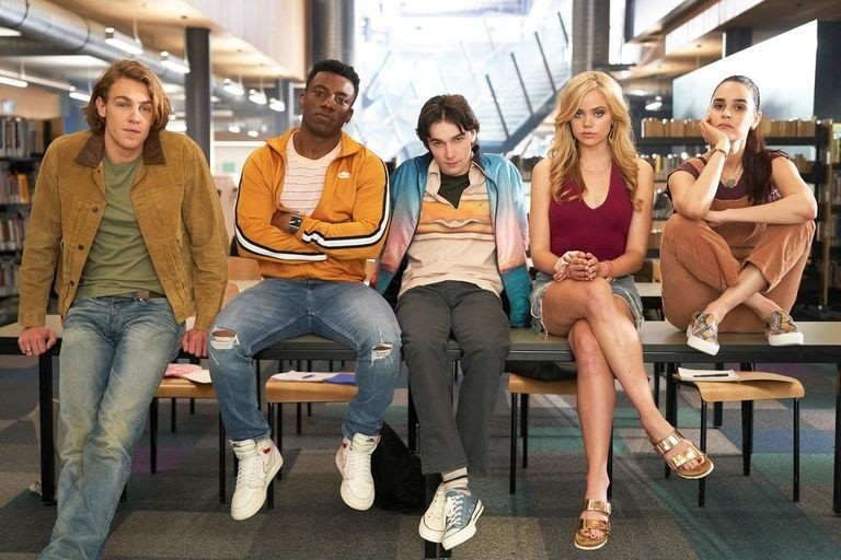 „Ktoś z nas kłamie” to nowa teen drama Netflixa. O czym jest serial i kim są grający w nim aktorzy?