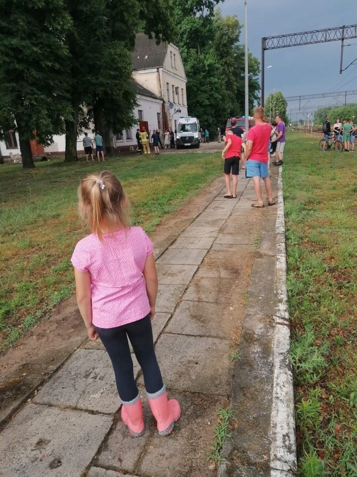 Powiat rycki: w trakcie prac porządkowych kobieta spadła ze strychu