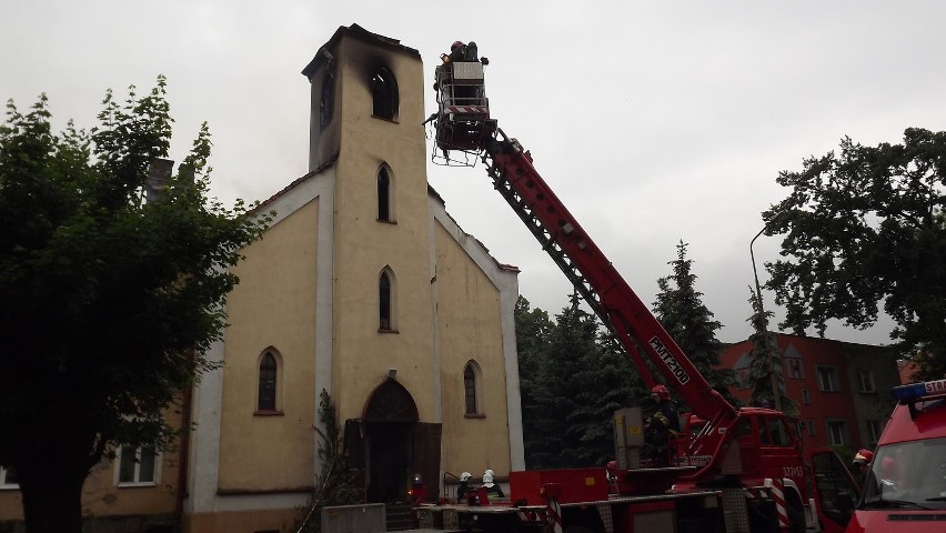 Pożar kościoła w Oławie: Zawalił się dach i wieża. Kościoła św. Józefa nie uda się odbudować?