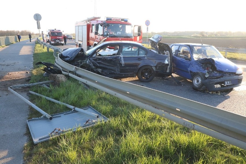 Wypadek cysterny i dwóch aut osobowych na wschodniej obwodnicy Wrocławia