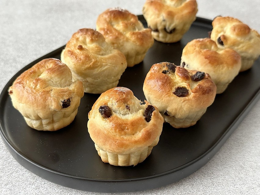 Proponuję upiec bułeczki w foremkach na muffinki. Dzięki...