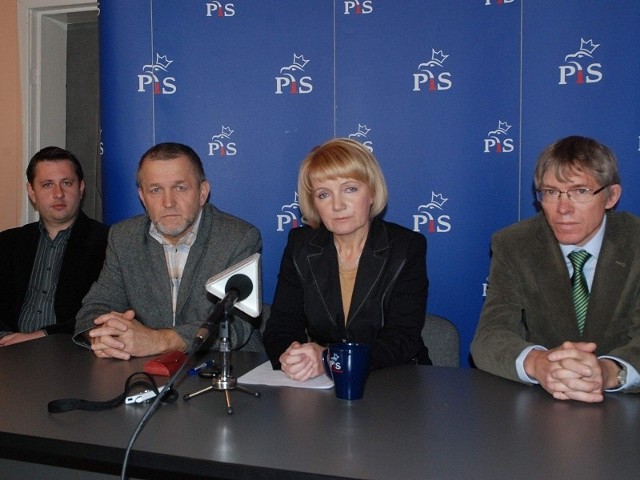 Działacze PiS w Słupsku wyrazili dzisiaj poparcie dla referendum w sprawie odwołania  prezydenta Słupska