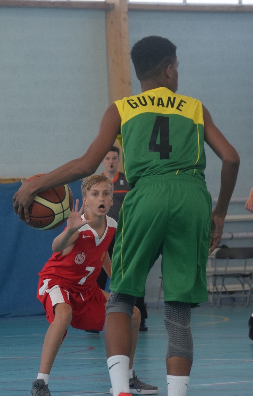 Młodzi koszykarze z Kielc wrócili z turnieju we Francji. Rywalizowali z zespołami z całego świata