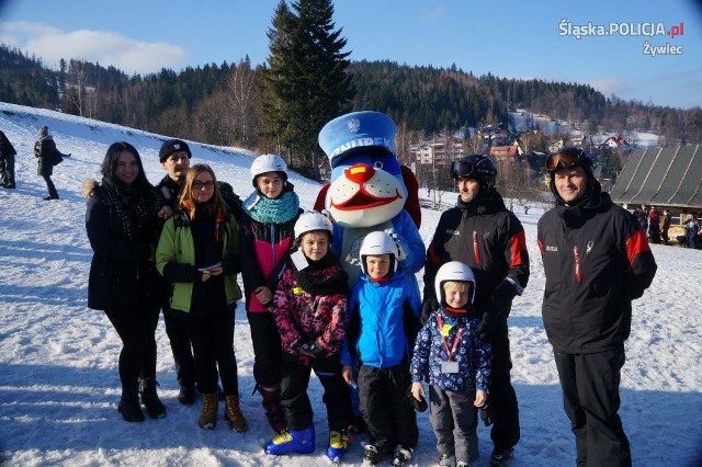 Policjanci na stoku Baba w Korbielowie uczą bezpiecznego zachowania na nartach