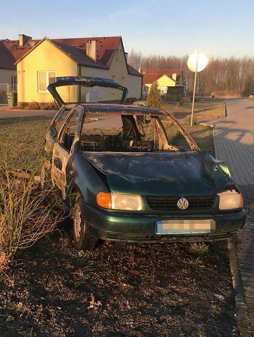 W nocy spłonął volkswagen [ZDJĘCIA]                      