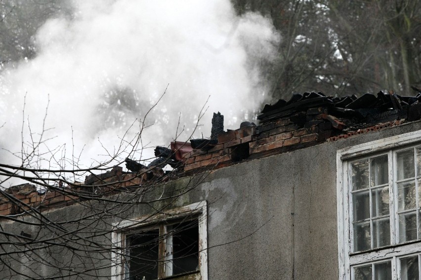 Pożar Dworu IV w Gdańsku wybuchł w piątek wieczorem.