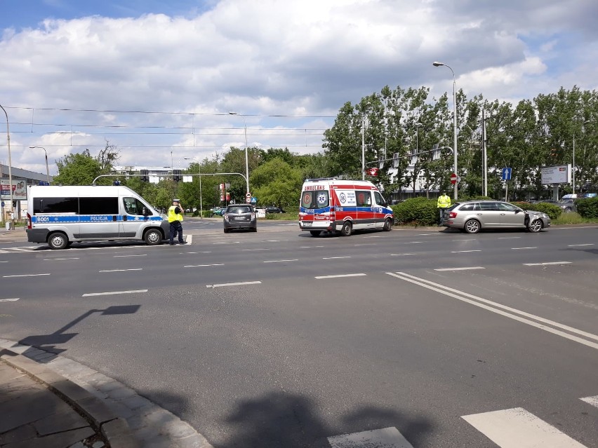 Wypadek na skrzyżowaniu Legnickiej i Kwiskiej we Wrocławiu.