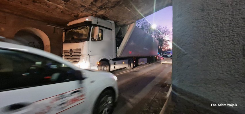 W środę w godzinach popołudniowych pod wiaduktem przy ulicy...