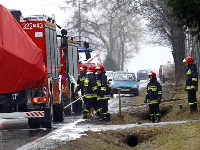 Na miejscu wypadku strażacy pracowali ok. 40 minut.