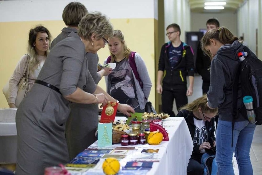 15. kiermasz charytatywny Zespole Szkół Budowlanych w...