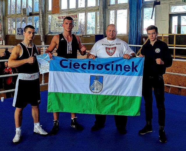 Triumfatorzy mistrzostw (od lewej): Tomasz Tomaszewski, Jakub Szmajda, trener Daniel Łuczak i Daniel Piotrowski