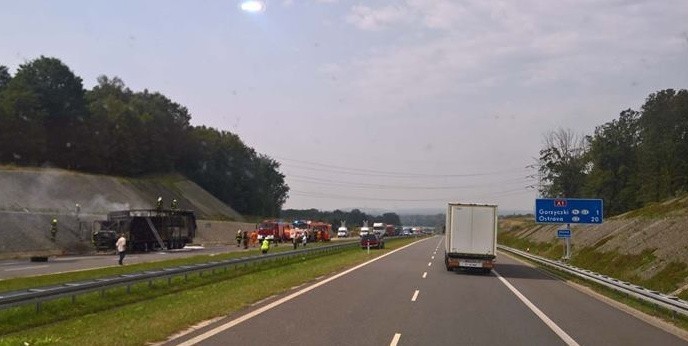Pożar ciężarówki na autostradzie A1. Prawy pas do Gliwic zablokowany ZDJĘCIA