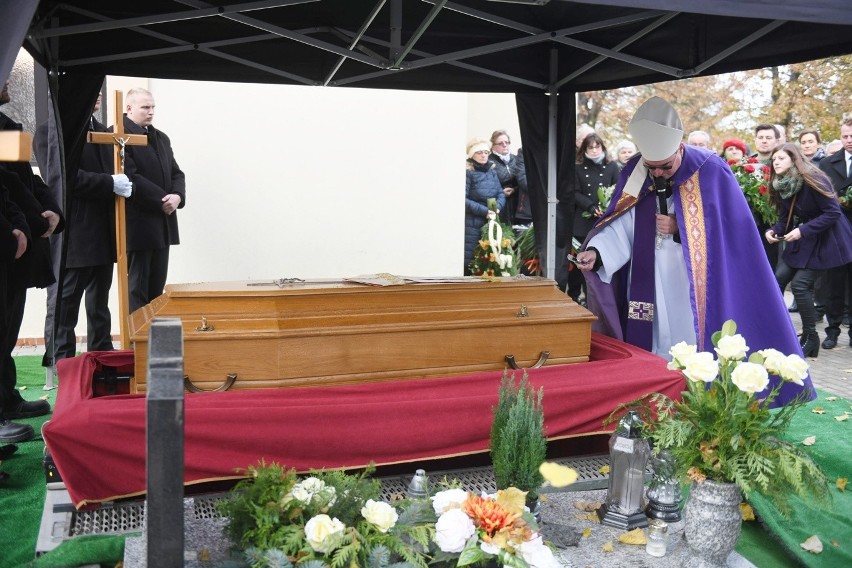 Pogrzeb abpa Juliusza Paetza. Spoczął na cmentarzu w Poznaniu. W niedzielę w kościołach diecezji łomżyńskiej msze w jego intencji