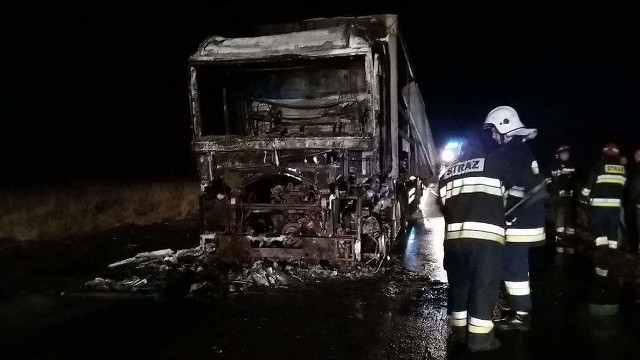 Pożar samochodu ciężarowego w Pomorzanach, gmina Wierzbica.