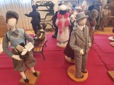W Nowym Mieście nad Pilicą odbył się wernisaż wystawy ręcznie wykonanych lalek z dawnych czasów. Zobaczcie zdjęcia