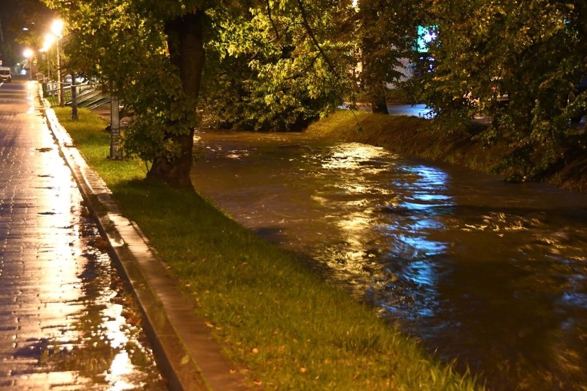 Niepokojąco wzrósł poziom rzeki Silnicy w Kielcach