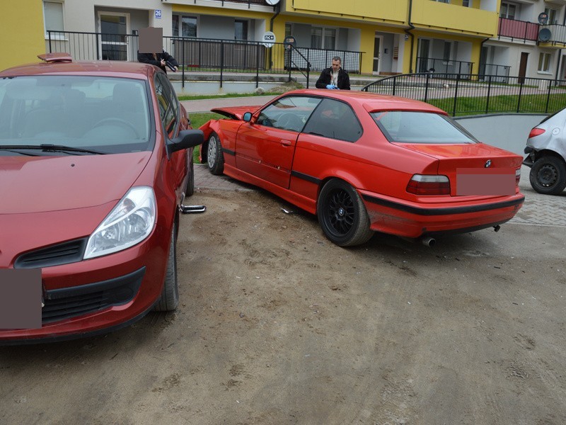 Kierowca BMW staranował kilka aut w Koszalinie i uciekł [zdjęcia, wideo] 