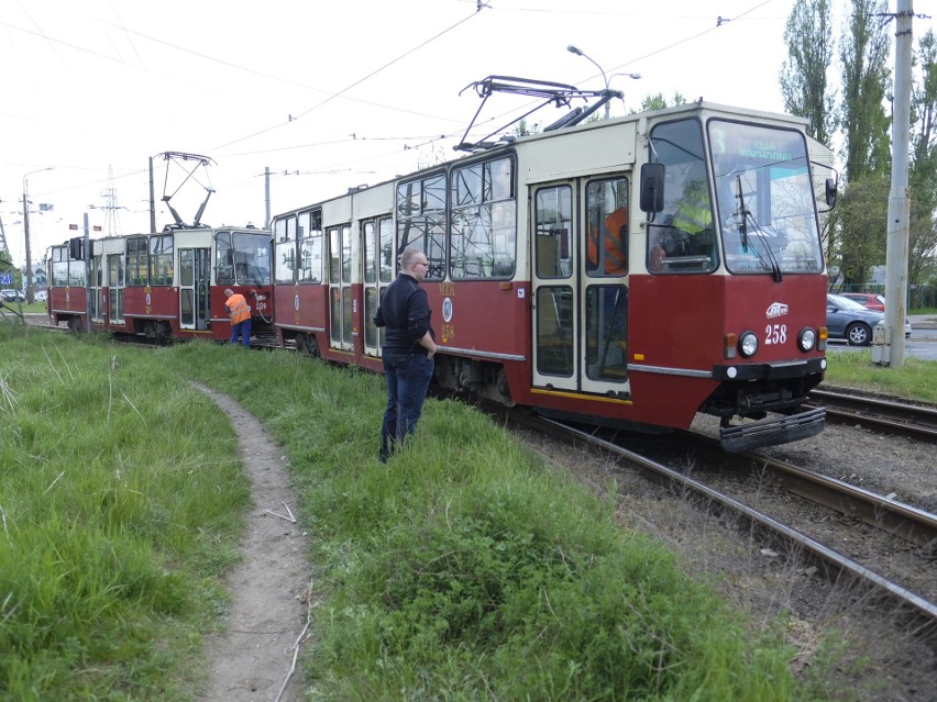 Przy Wschodniej wykoleił się tramwaj [ZDJĘCIA]