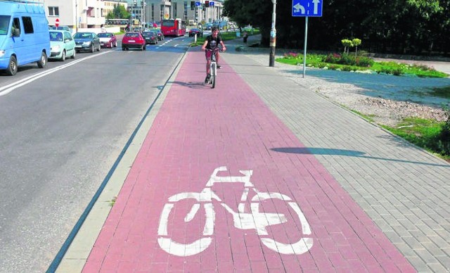 Przejazd ścieżką rowerową może powodować kolizję z pieszymi.