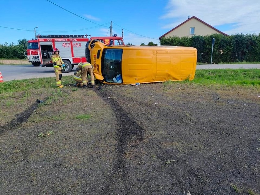 Wypadek w Koziegłowach w gminie Jasieniec. W zderzeniu busa i osobówki ranna została jedna osoba. Zobaczcie zdjęcia