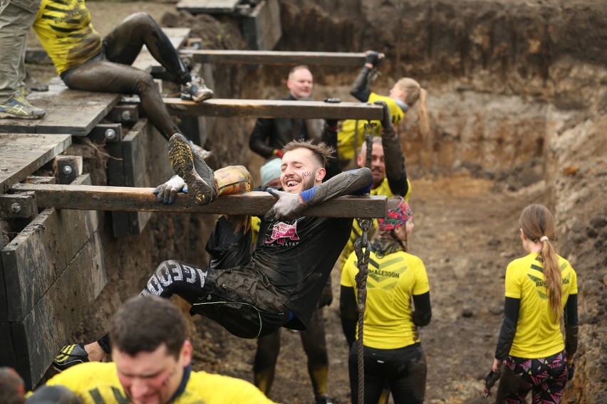 Runmageddon na Partynicach. Pierwszy dzień zmagań [GALERIA ZDJĘĆ]