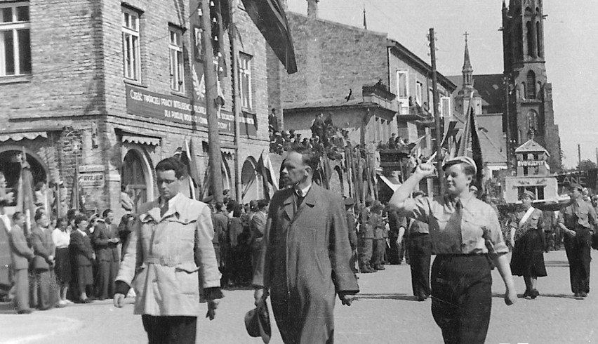 Rynek Kościuszki, Białystok, ok. 1949 - 1950 roku. Delegacja...