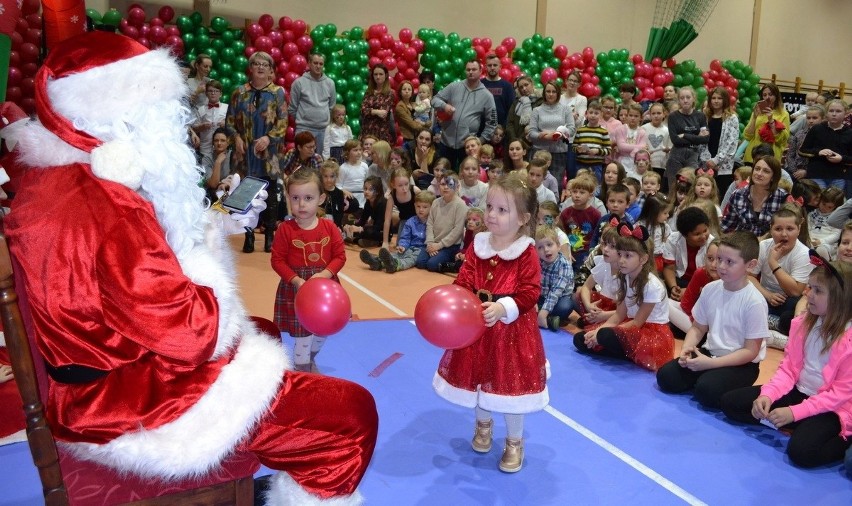 W IX Spotkaniu ze św. Mikołajem wzięło udział kilkaset dziec