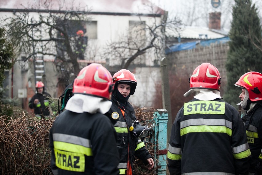 Strażacy zostali wezwani do pożaru w budynku wielorodzinnym...